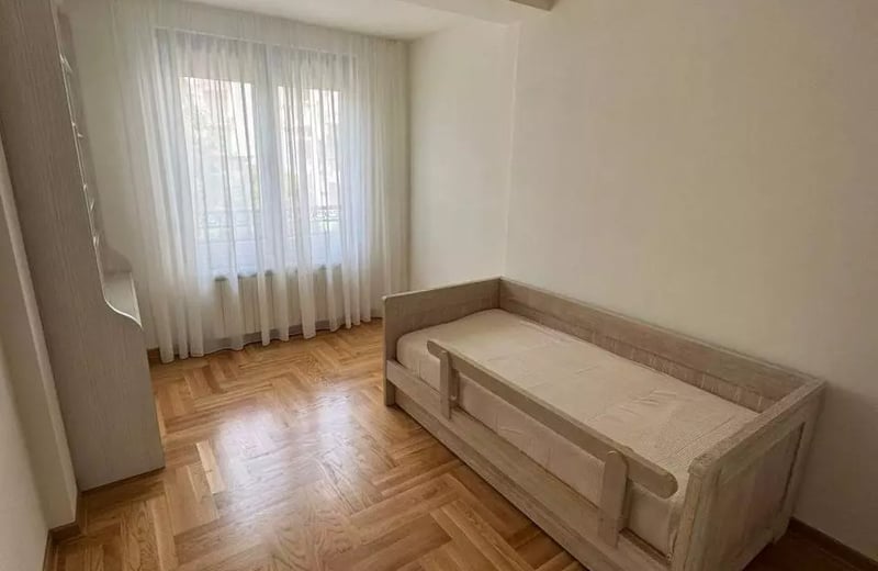 Long-term rental of a new 4-room apartment, 95 m², Belgrade, Serbia