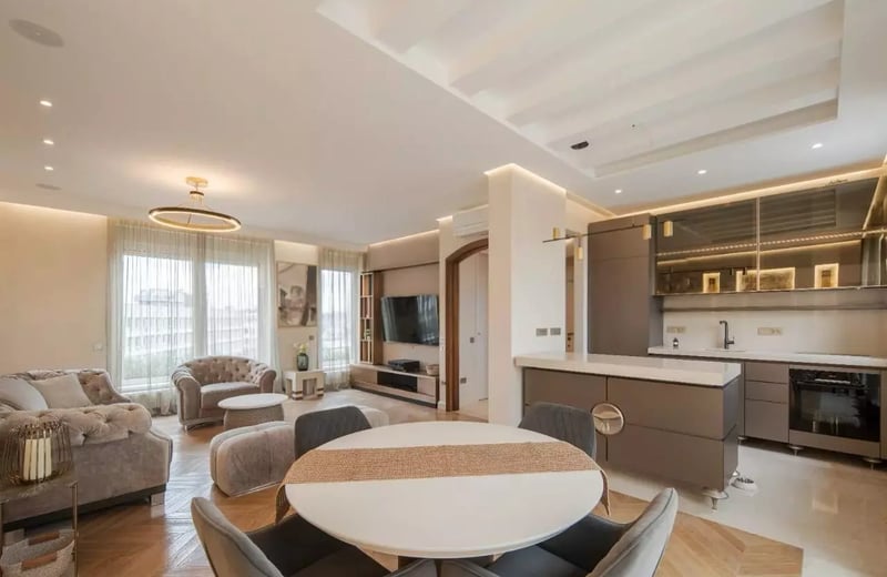 Alquiler de un apartamento de dos niveles, 128 m², en el centro del Casco Antiguo, Belgrado, Serbia