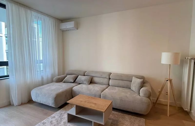 Alquiler de un espacioso apartamento de 2 habitaciones, 55 m², Belgrado, Serbia