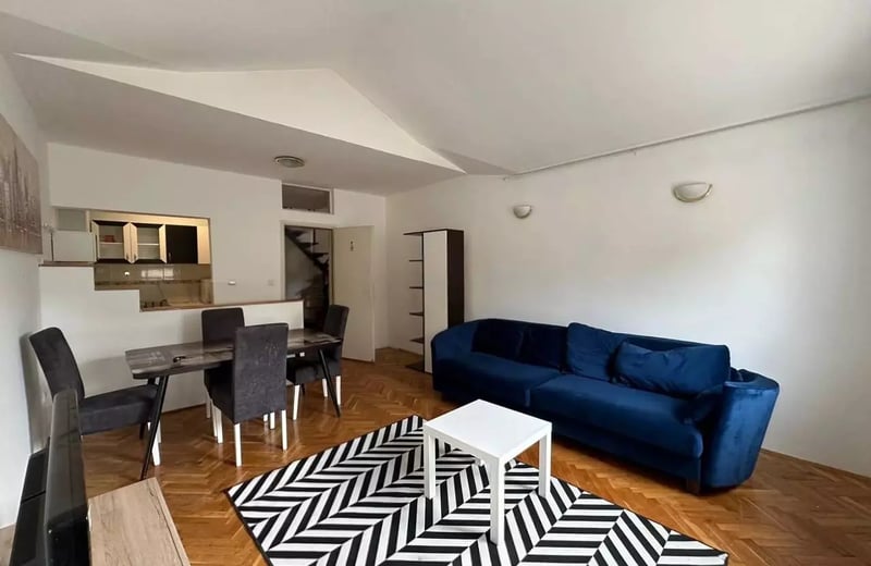 Miete einer geräumigen 3-Zimmer-Maisonettewohnung, 85 m², nahe dem Stadtzentrum, Belgrad, Serbien
