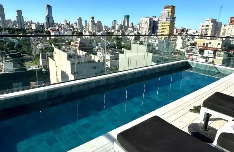 Long-term rental in Buenos Aires: Modern 2-room apartment with balcony, rooftop pool and gym in Palermo Soho