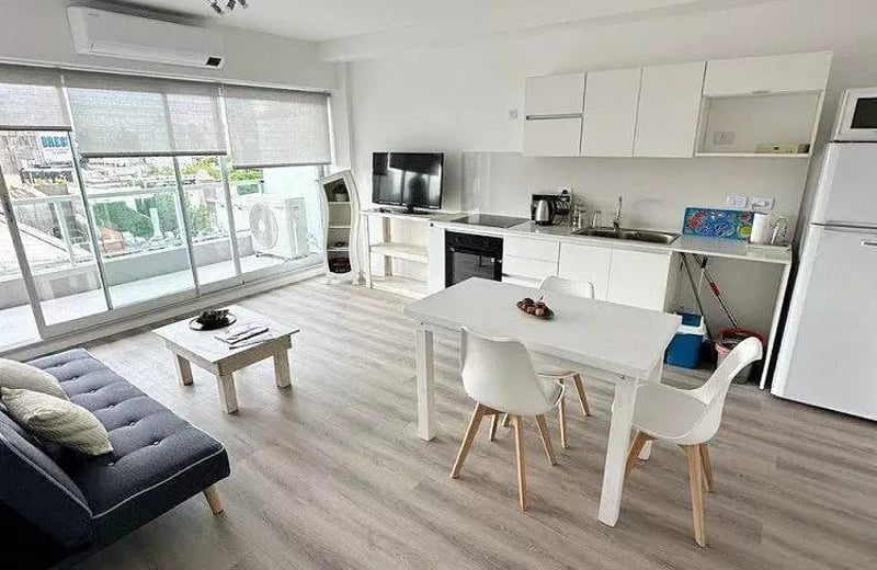 Long-term rental in Buenos Aires: Spacious 2-room apartment with terrace and full amenities in Palermo