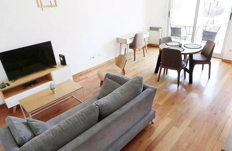Long-term rental in Buenos Aires: Bright 2-room apartment with balcony and pool in Palermo Hollywood