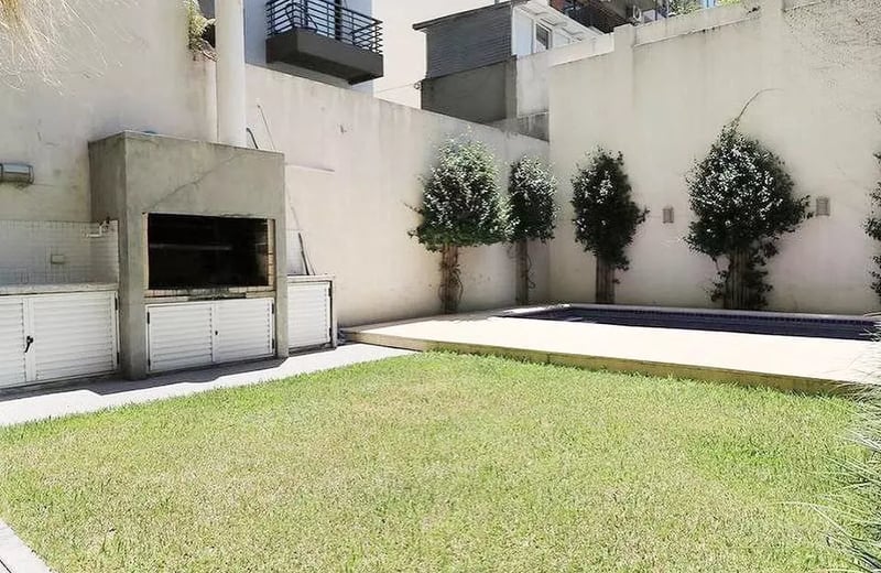 Long-term rental in Buenos Aires: Bright 2-room apartment with balcony and pool in Palermo Hollywood