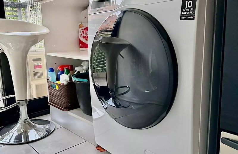 Long-term rental in Buenos Aires: Bright 2-room apartment with amenities and balcony in Palermo Hollywood