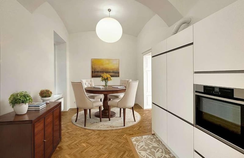 Apartamento histórico frente a la estación de metro Schottenring en el distrito 1 de Viena