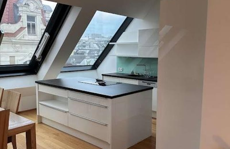Alquiler Ático 4 Habitaciones 142m² con Terraza y Balcón cerca de Mariahilferstrasse, Viena