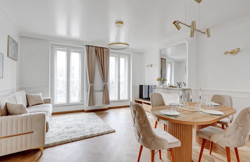 Rent of a modern 2-room apartment, 61 m², with a view of the majestic Porte Saint-Denis, Paris, France