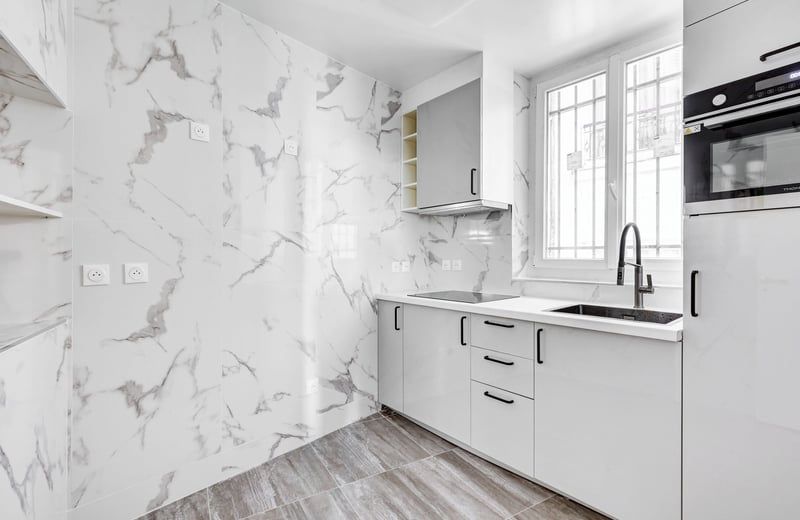 Rent of a modern 2-room apartment, 61 m², with a view of the majestic Porte Saint-Denis, Paris, France