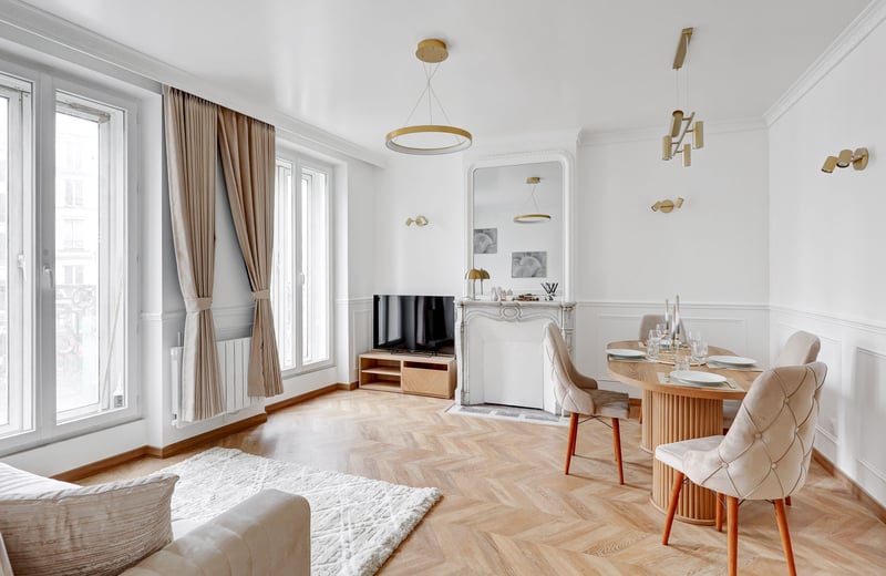 Rent of a modern 2-room apartment, 61 m², with a view of the majestic Porte Saint-Denis, Paris, France