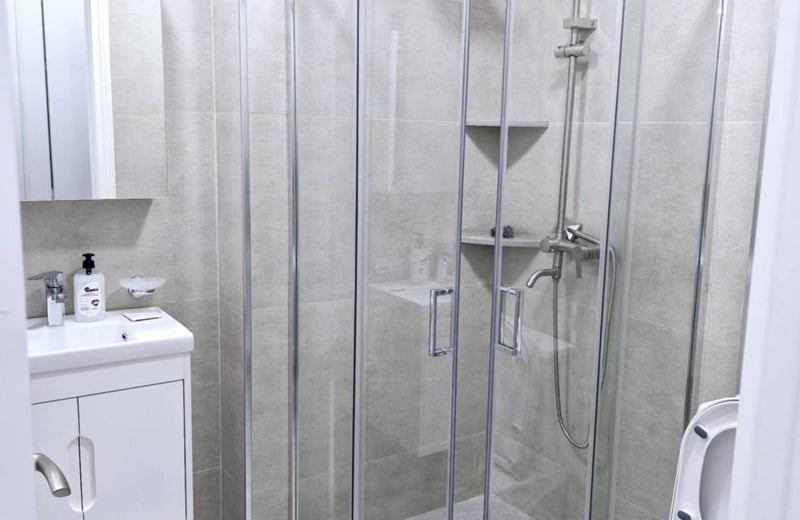 Moderne, helle Wohnung mit Balkon zur Miete, Batumi, Georgien