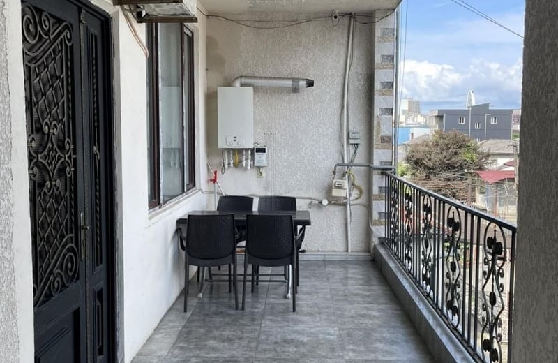Alquiler de un apartamento nuevo y espacioso, 130 m², Batumi, Georgia