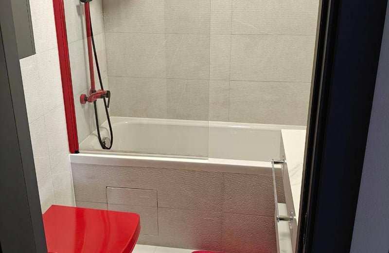 Alquiler de apartamento luminoso y moderno con balcón, 70 m², Batumi, Georgia