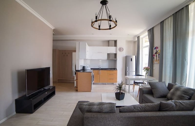 Vermietung einer geräumigen, möblierten Wohnung, 90 m², Batumi, Georgien