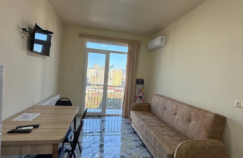 Location d'un appartement lumineux et meublé avec balcon, 48 m², Batoumi, Géorgie