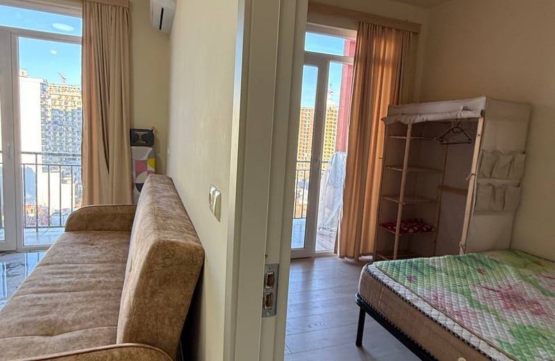 Location d'un appartement lumineux et meublé avec balcon, 48 m², Batoumi, Géorgie