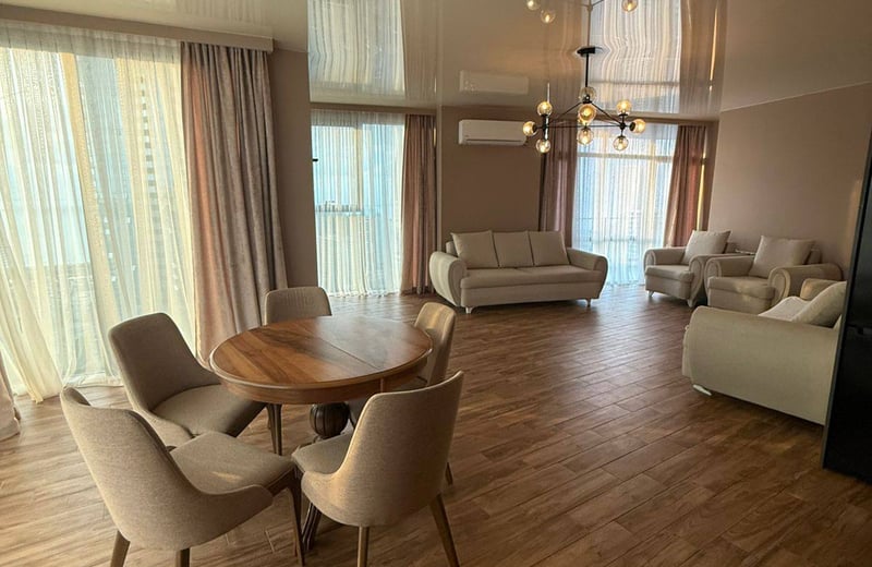 Location d'un appartement lumineux et spacieux avec belle vue, 80 m², Black Sea Tower, Batoumi, Géorgie