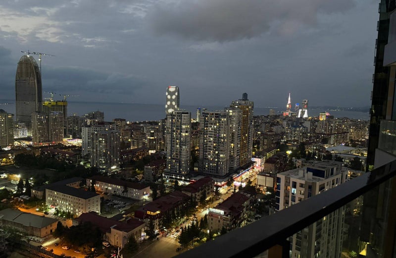 Location d'un appartement lumineux et spacieux avec belle vue, 80 m², Black Sea Tower, Batoumi, Géorgie