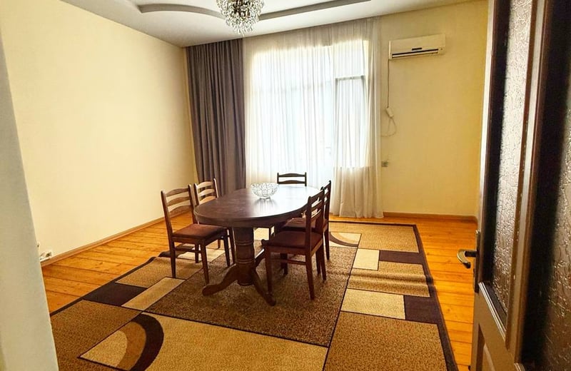 Vermietung einer geräumigen, komfortablen Wohnung, 90 m², Alt-Batumi, Batumi, Georgien