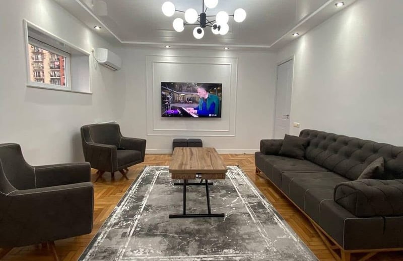 Miete einer großzügigen, möblierten 80 m² Wohnung, Batumi, Georgien