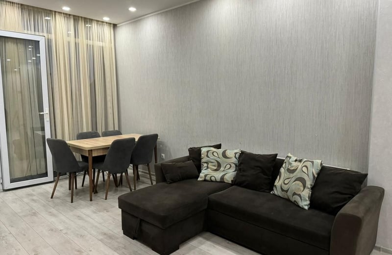 Appartement lumineux et spacieux 85m² à louer, Batoumi, Géorgie