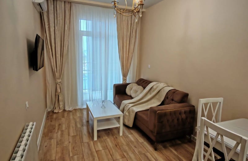 Appartement moderne et lumineux avec balcon à louer, Batoumi, Géorgie