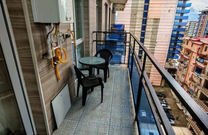 Appartement moderne et lumineux avec balcon à louer, Batoumi, Géorgie