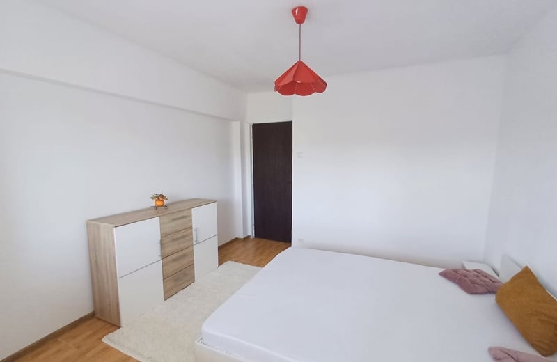 Alquiler de un acogedor apartamento de 3 habitaciones, 70 m², Rahova, Bucarest, Rumanía