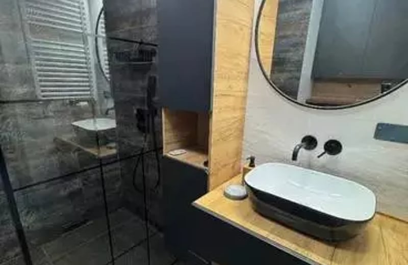 Alquiler a largo plazo de un amplio piso de 3 habitaciones con balcón y aire acondicionado en Breslavia, Вроцлаве, Krzyki