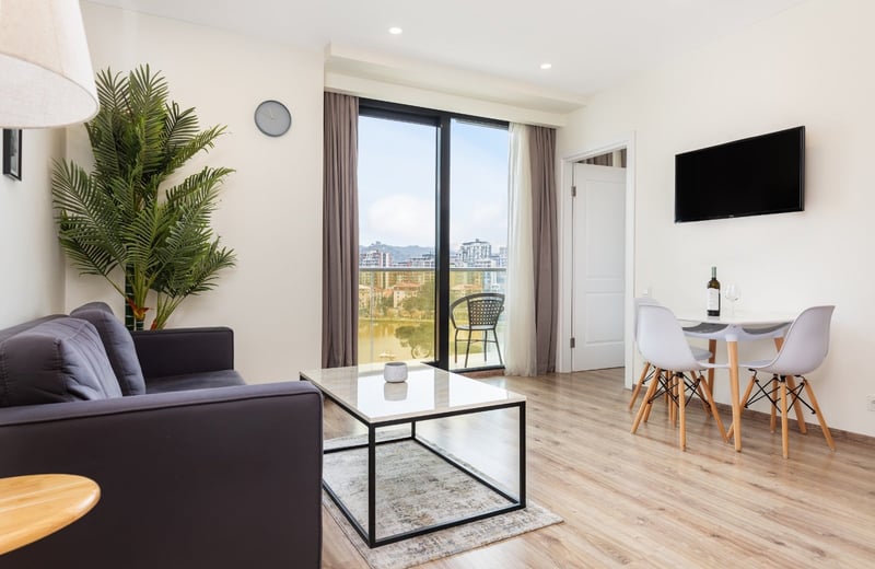 Miete einer stilvollen Wohnung mit Blick auf den Park und den See, 45 m², Batumi, Georgien