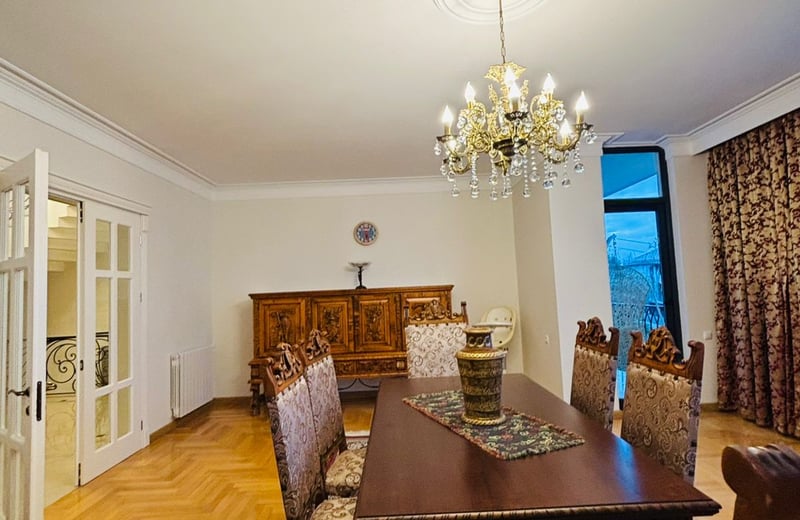 Miete eines geräumigen dreistöckigen Hauses, Makhinjauri, Batumi, Georgien