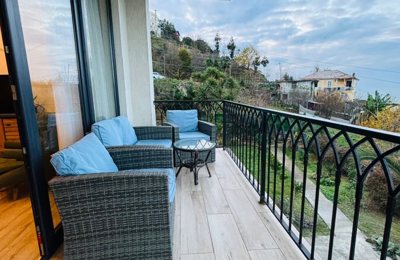 Miete eines geräumigen dreistöckigen Hauses, Makhinjauri, Batumi, Georgien