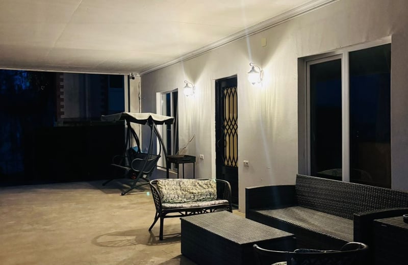 Miete eines geräumigen dreistöckigen Hauses, Makhinjauri, Batumi, Georgien