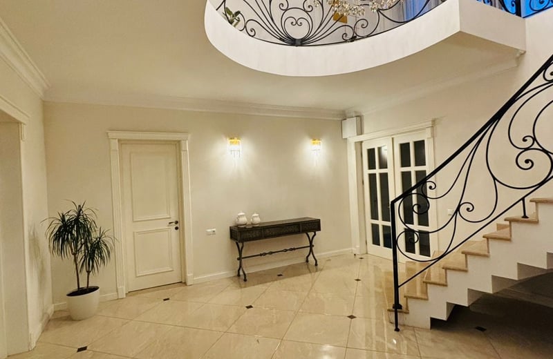 Miete eines geräumigen dreistöckigen Hauses, Makhinjauri, Batumi, Georgien