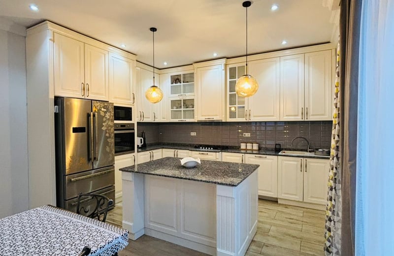 Miete eines geräumigen dreistöckigen Hauses, Makhinjauri, Batumi, Georgien