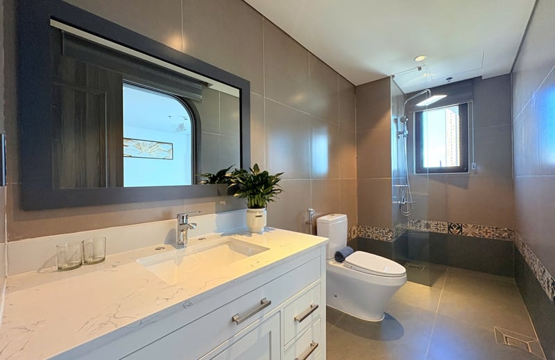 Bright Elegant Apartment for Rent Near the Beach, Da Nang, Vietnam