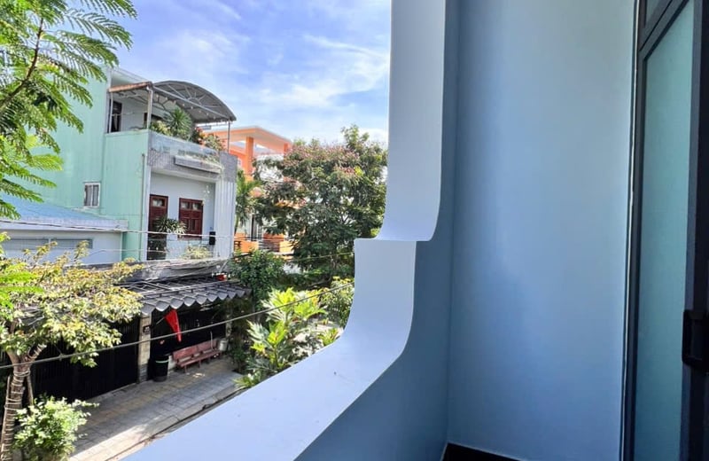 Bright studio apartment with balcony for rent near the beach, Da Nang, Vietnam