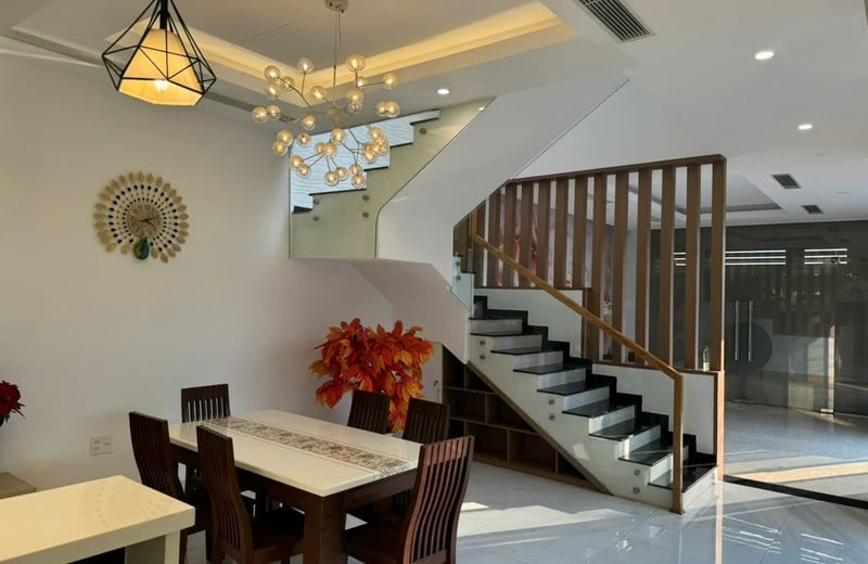 Location d'une maison moderne avec piscine proche de la mer, Da Nang, Vietnam