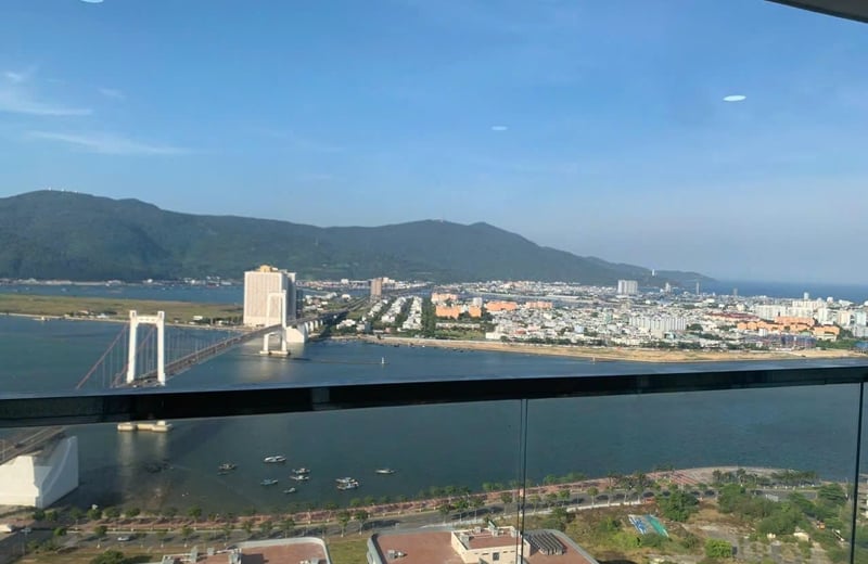 Appartement spacieux 153m² avec vue sur la rivière à louer, district Hai Chau, Da Nang, Vietnam