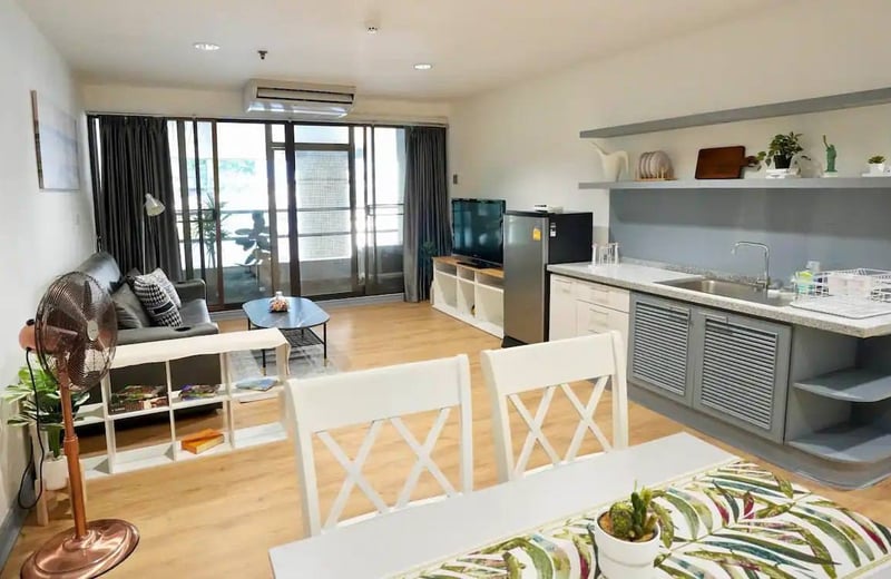 Location d'appartement moderne et spacieux de 2 chambres dans le district de Pathum Wan, Bangkok, Thaïlande