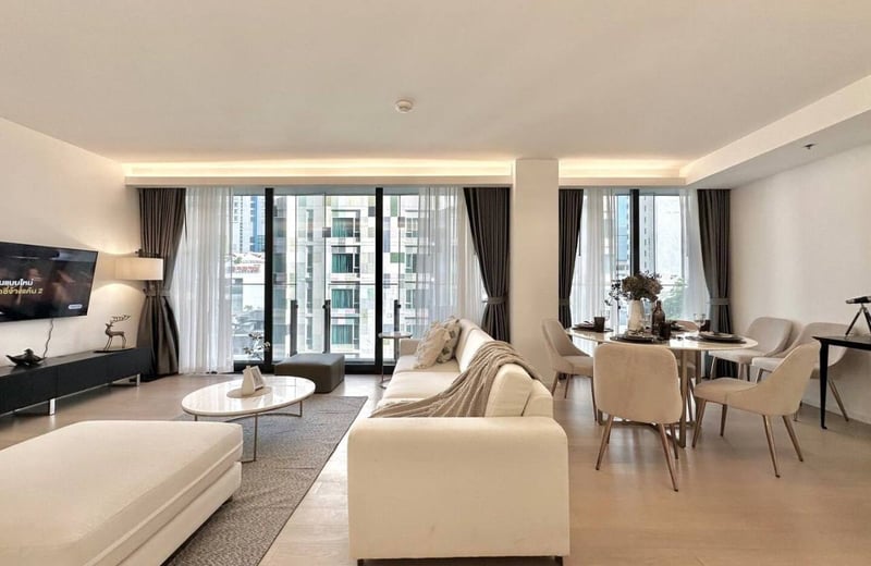 Location d'appartement spacieux et lumineux de 2 chambres dans le district de Khlong Toei, Bangkok, Thaïlande