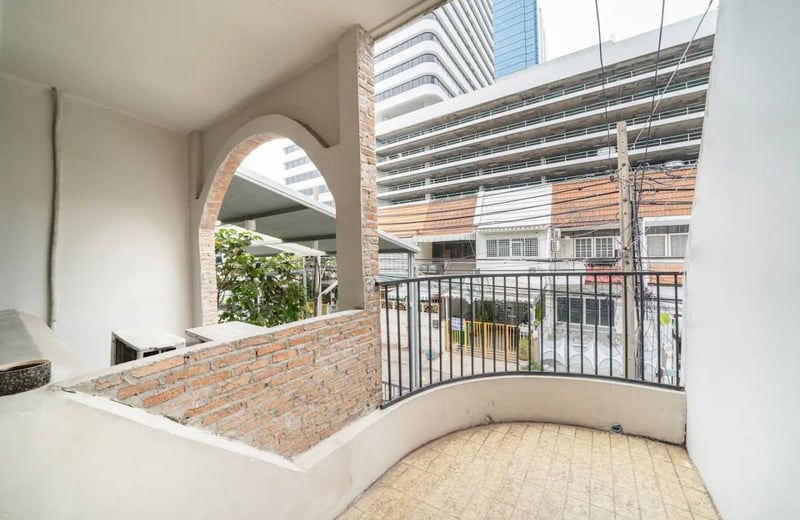 Alquiler de apartamento amueblado de 3 dormitorios en el distrito de Khlong Toei, Bangkok, Tailandia