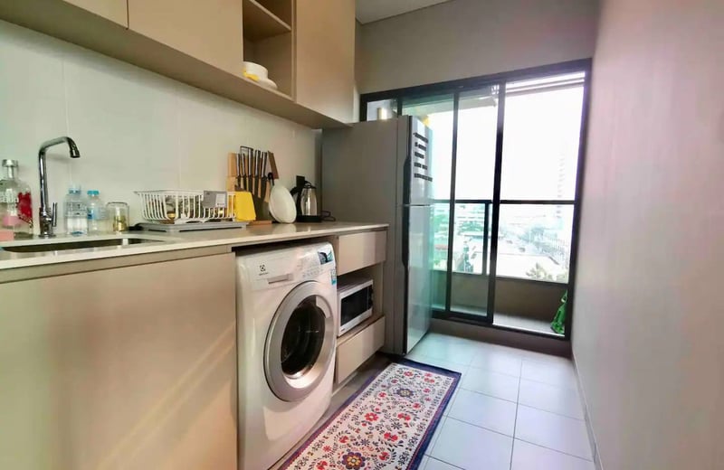 Spacious 2-bedroom apartment rental in Din Daeng district, Bangkok, Thailand