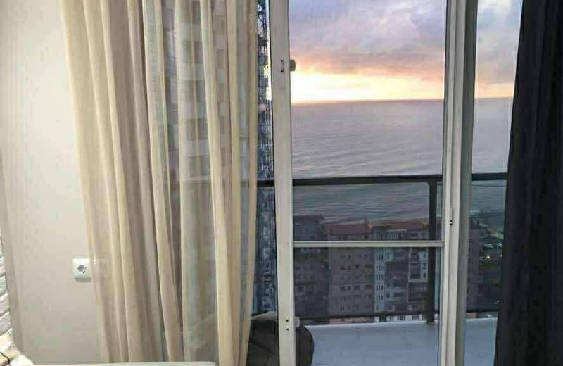 Apartamento luminoso de 60 m² con vista al mar en alquiler en Batumi, Georgia