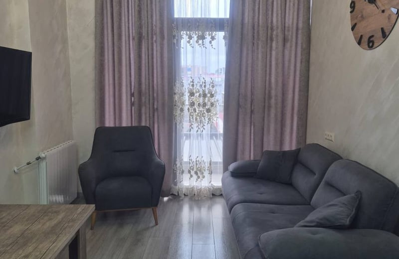 Appartement lumineux de 65 m² avec rénovation récente à louer à long terme à Batumi, Géorgie