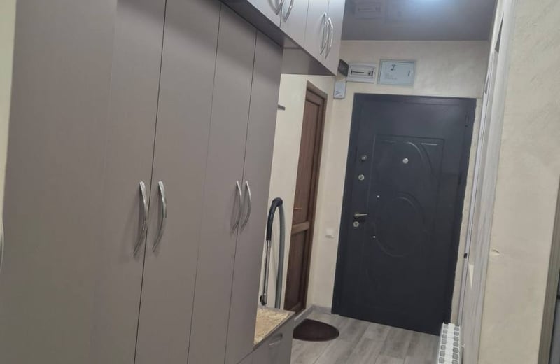Appartement lumineux de 65 m² avec rénovation récente à louer à long terme à Batumi, Géorgie