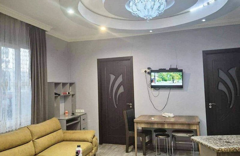 Apartamento luminoso de 60 m² con 2 dormitorios y balcón en alquiler, Batumi, Georgia