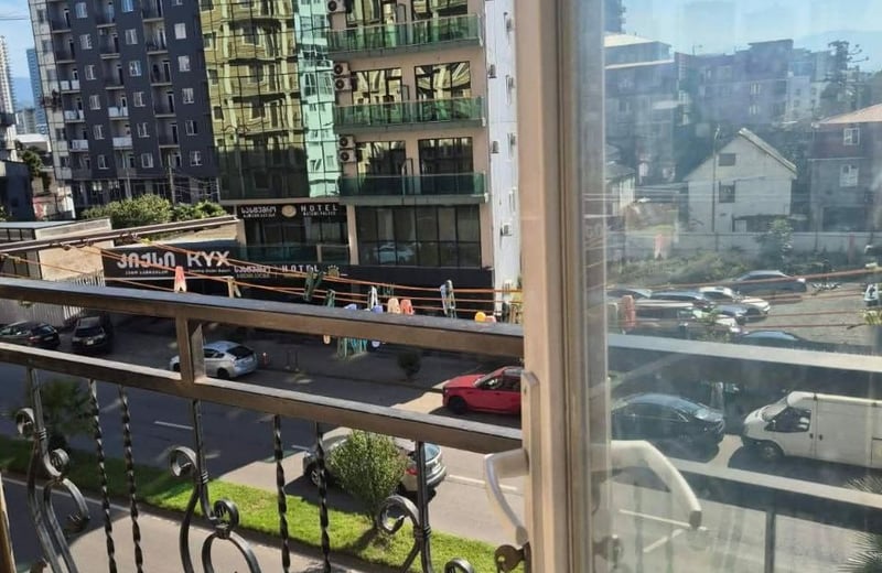 Apartamento luminoso de 60 m² con 2 dormitorios y balcón en alquiler, Batumi, Georgia