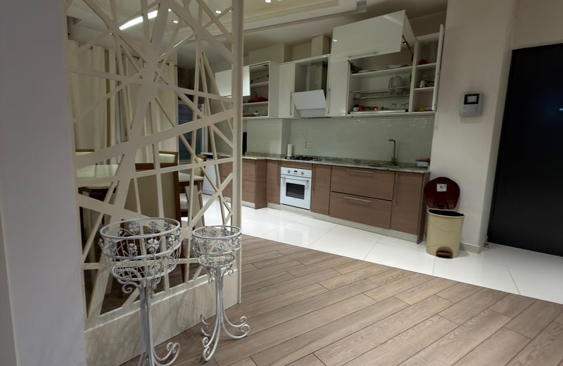 Location appartement spacieux meublé, 121 m², Batumi, Géorgie