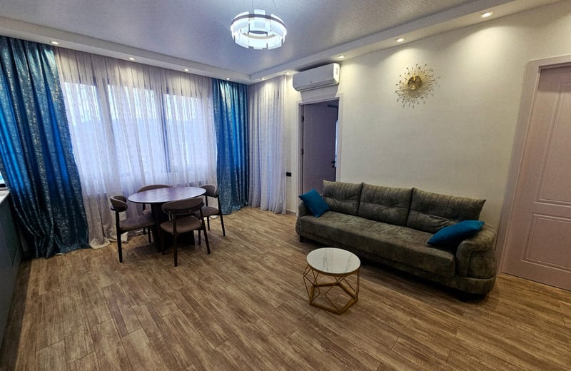 Location appartement confortable meublé avec rénovation moderne, 65 m², Batumi, Géorgie